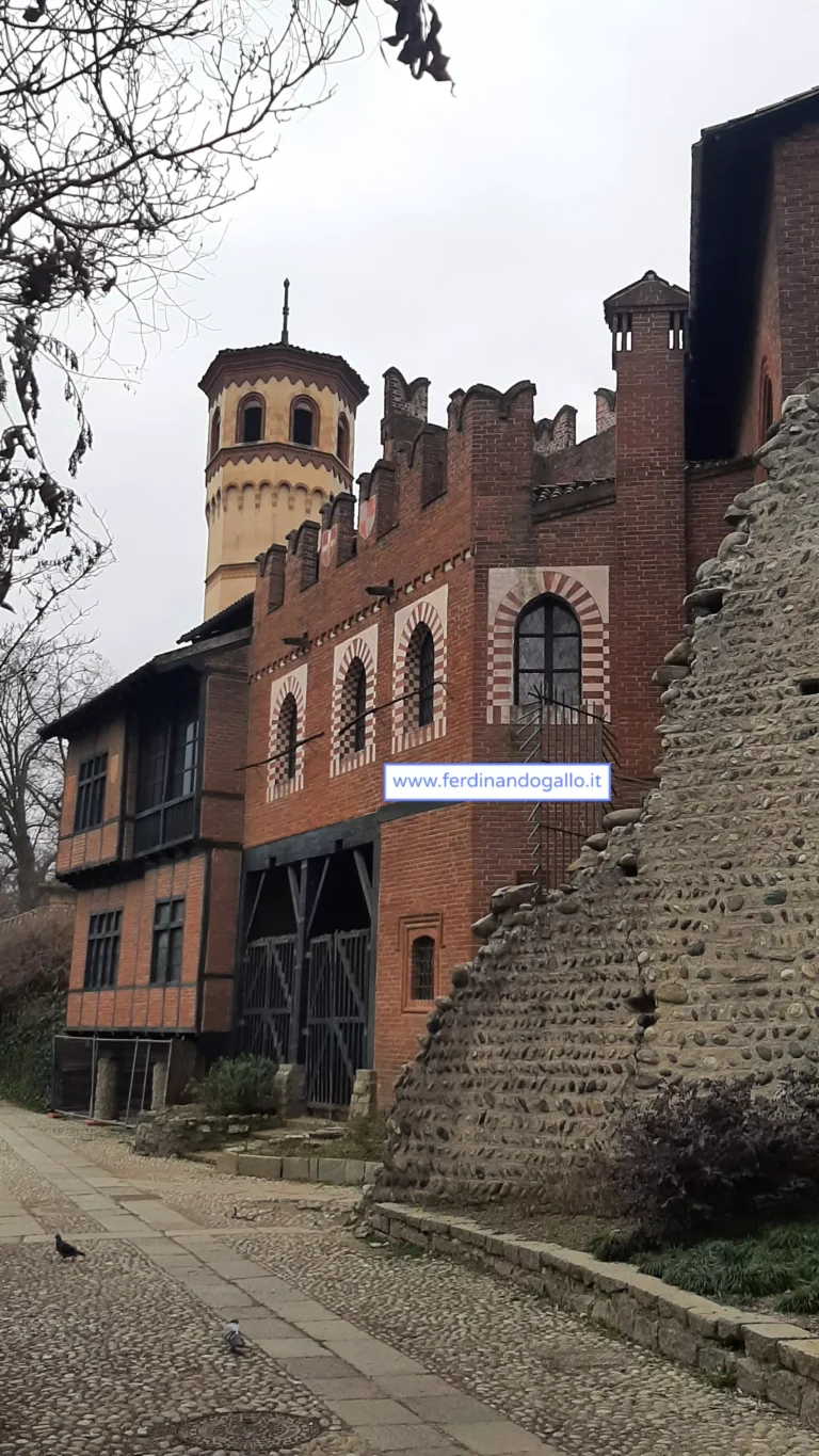 Borgo Medioevale-Torino-Parco del Valentino-Lungo le rive del Po